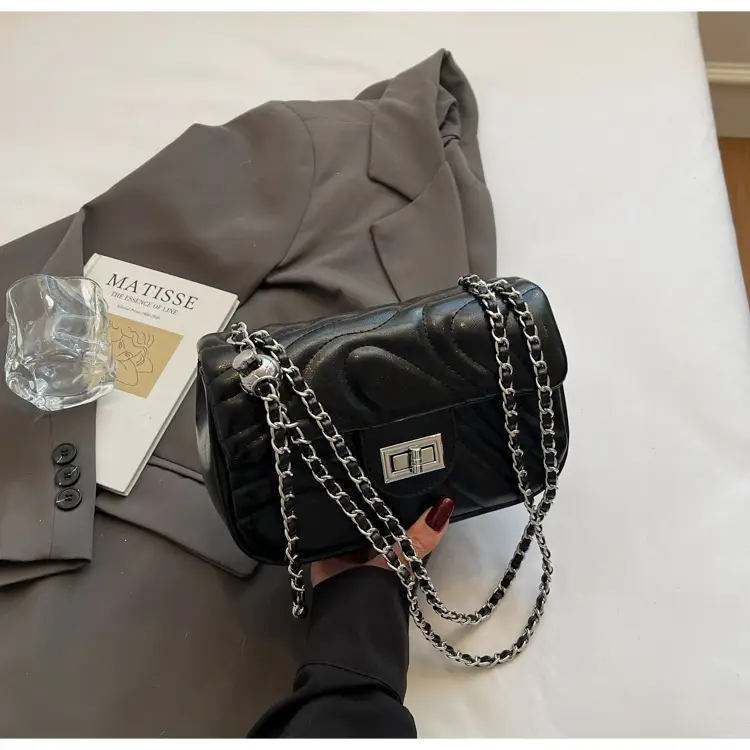 Black Chain Crossbody Bag Korean Style 2026 — feature 16