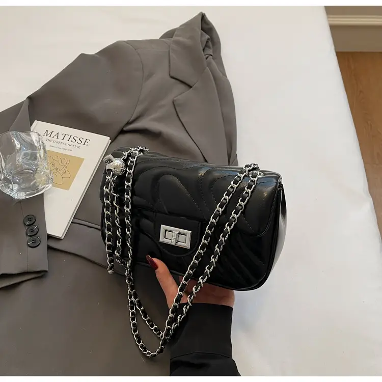Black Chain Crossbody Bag Korean Style 2026 — feature 17