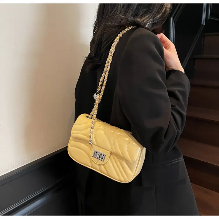 Black Chain Crossbody Bag Korean Style 2026 — feature 20