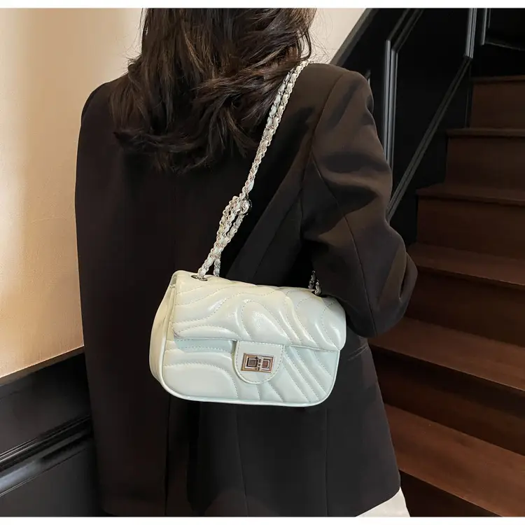 Black Chain Crossbody Bag Korean Style 2026 — feature 23