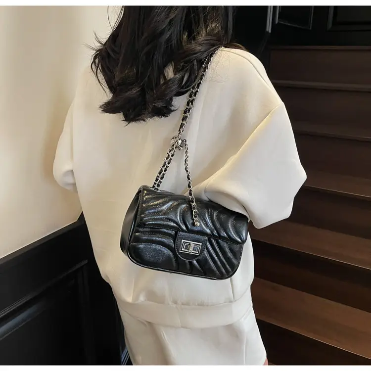 Black Chain Crossbody Bag Korean Style 2026 — feature 26