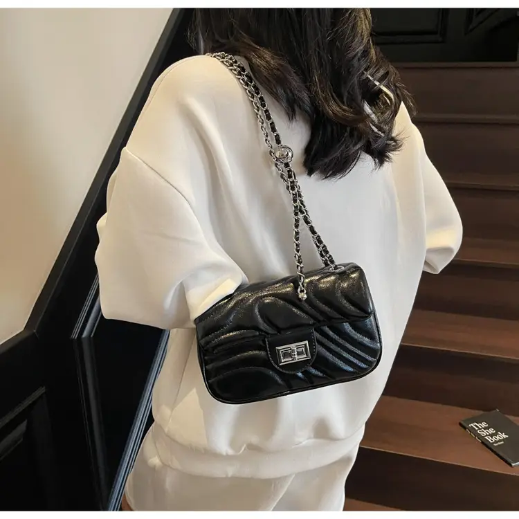Black Chain Crossbody Bag Korean Style 2026 — feature 27