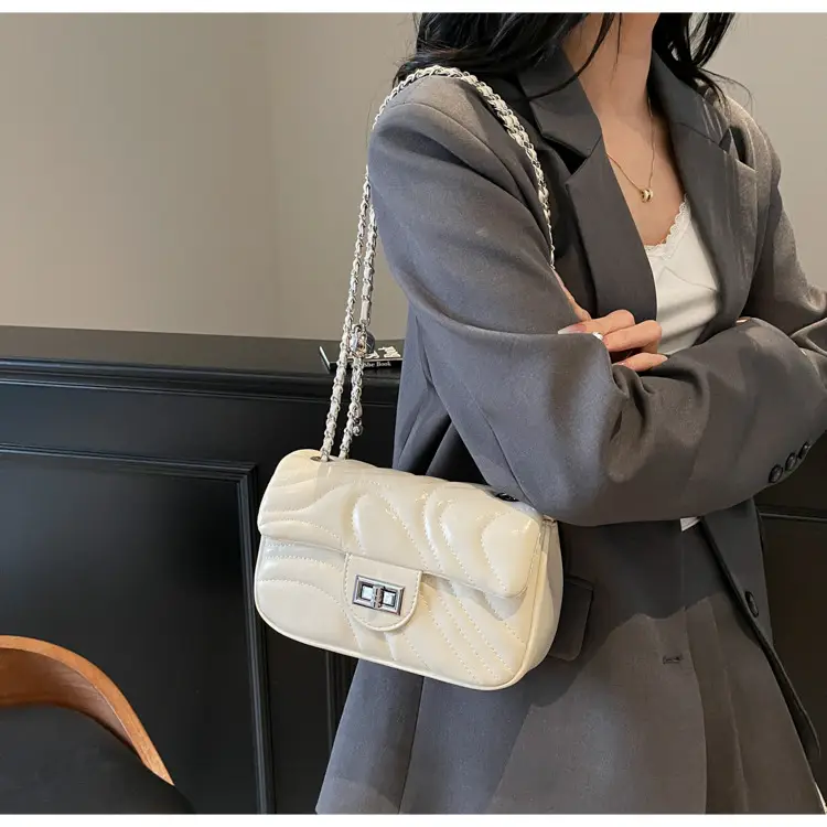 Black Chain Crossbody Bag Korean Style 2026 — feature 28