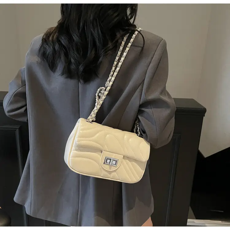 Black Chain Crossbody Bag Korean Style 2026 — feature 29