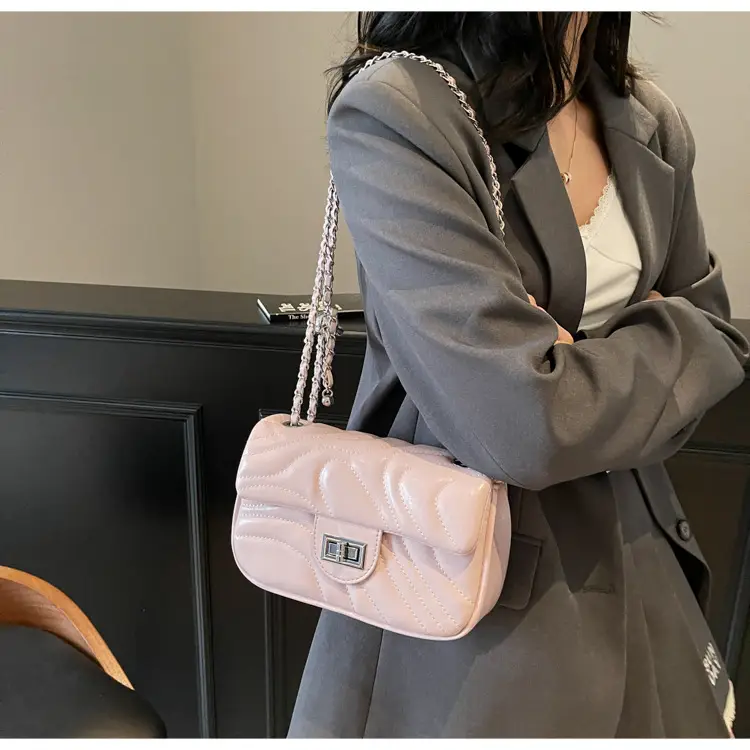 Black Chain Crossbody Bag Korean Style 2026 — feature 32