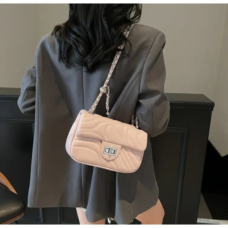Black Chain Crossbody Bag Korean Style 2026 — feature 33