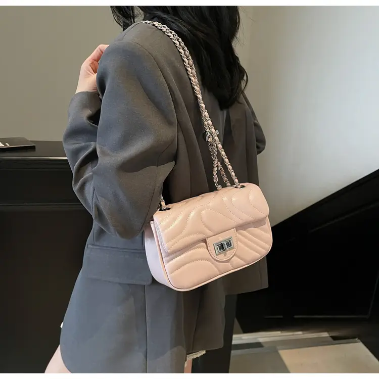 Black Chain Crossbody Bag Korean Style 2026 — feature 34