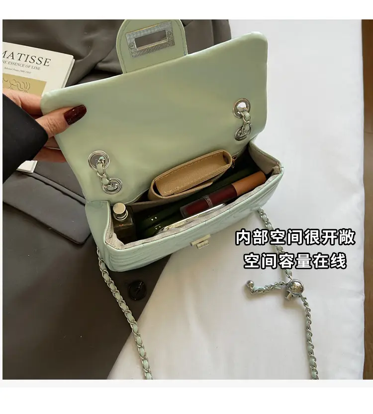Black Chain Crossbody Bag Korean Style 2026 — feature 6