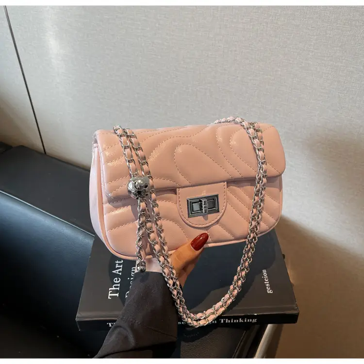Black Chain Crossbody Bag Korean Style 2026 — feature 8