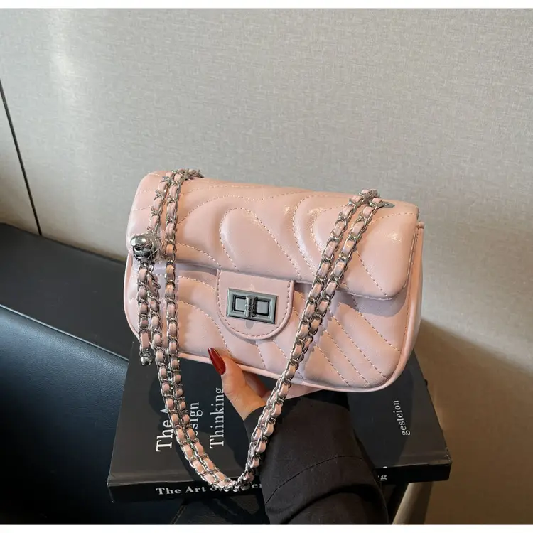 Black Chain Crossbody Bag Korean Style 2026 — feature 9