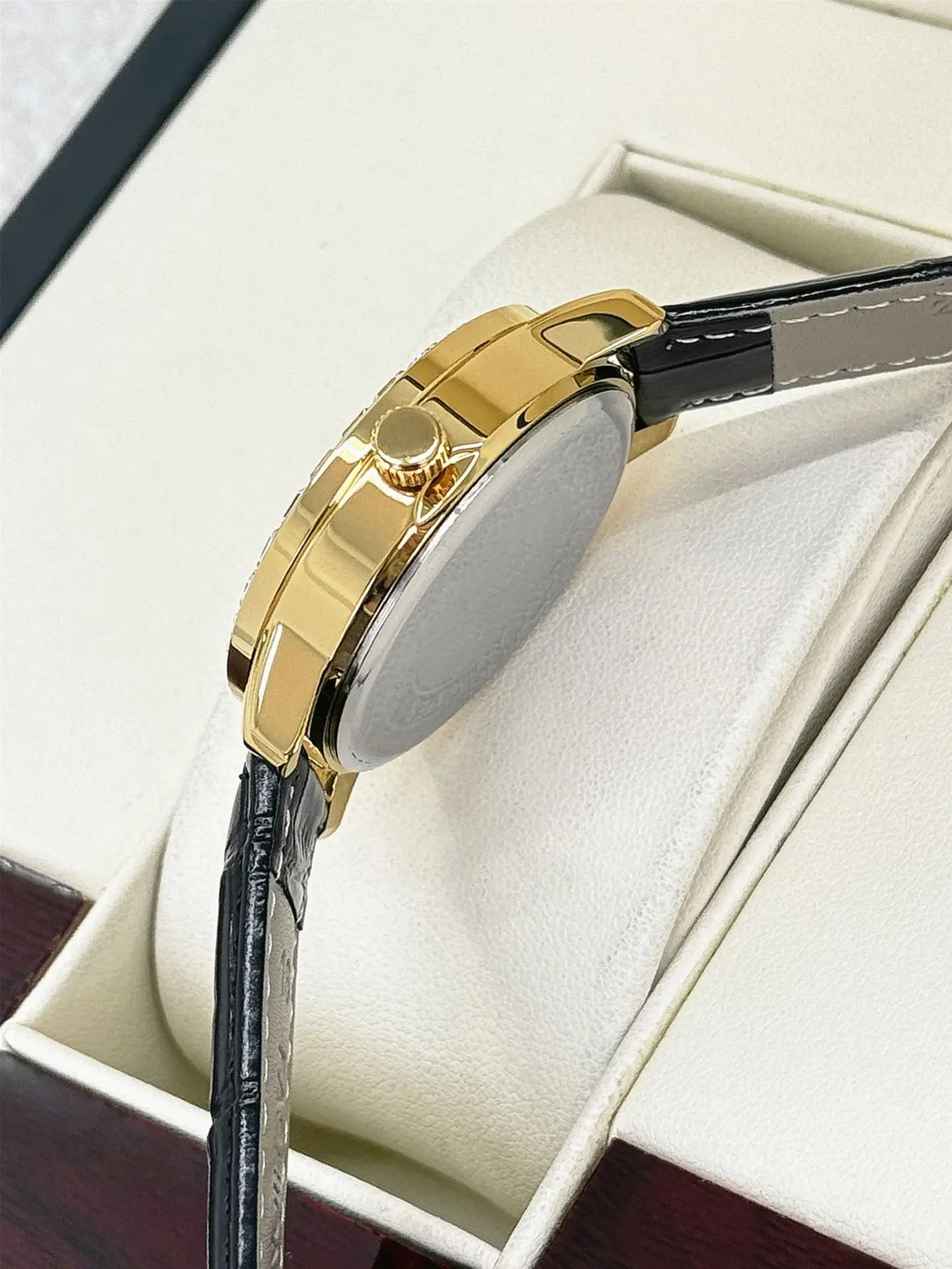 Gold Diamond Watch for Women Black Strap Luxury Fashion — feature 15