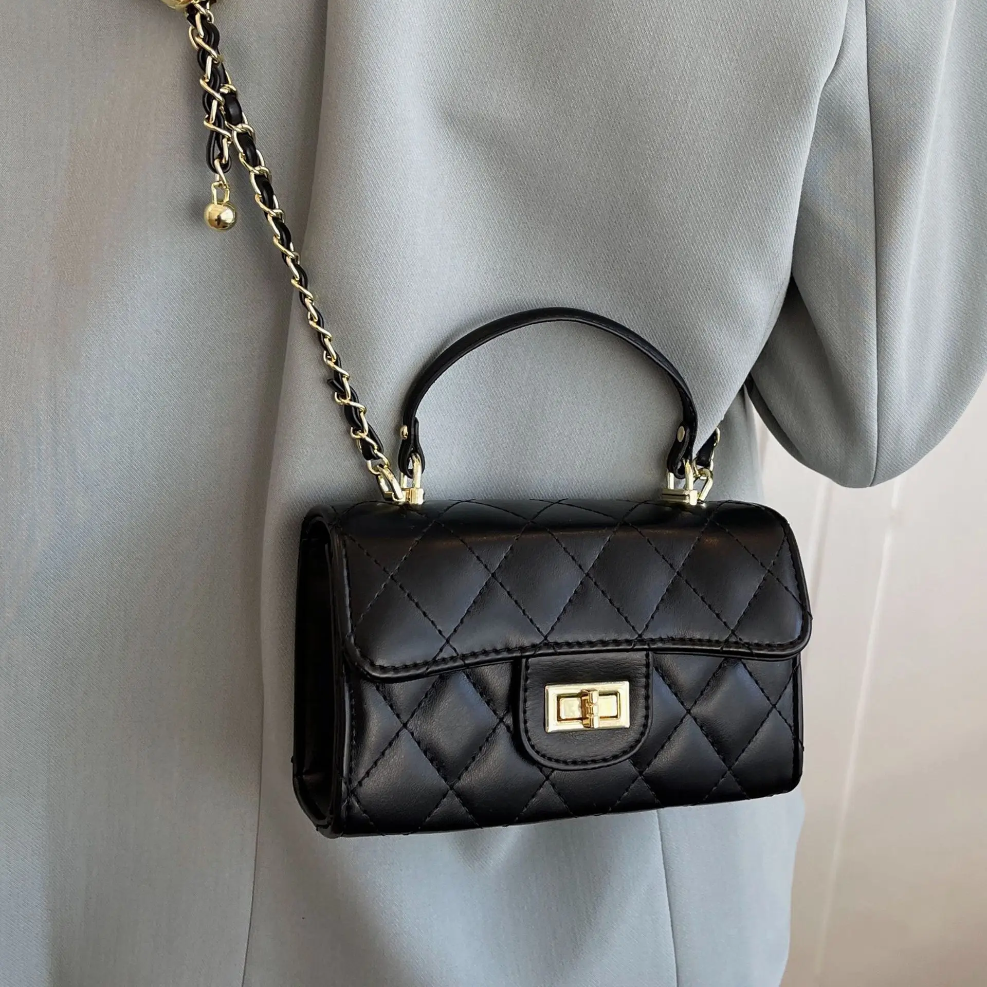 Black Quilted Chain Shoulder Bag for Women - Image 9
