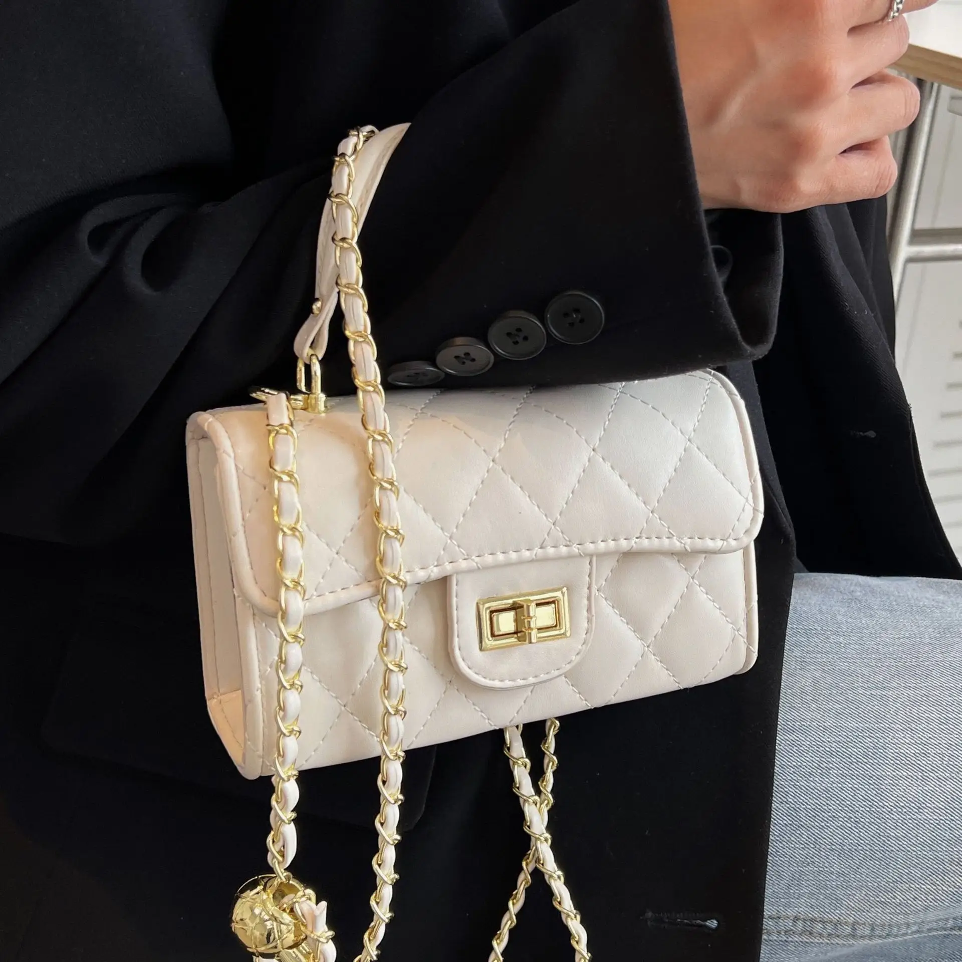 Black Quilted Chain Shoulder Bag for Women - Image 11