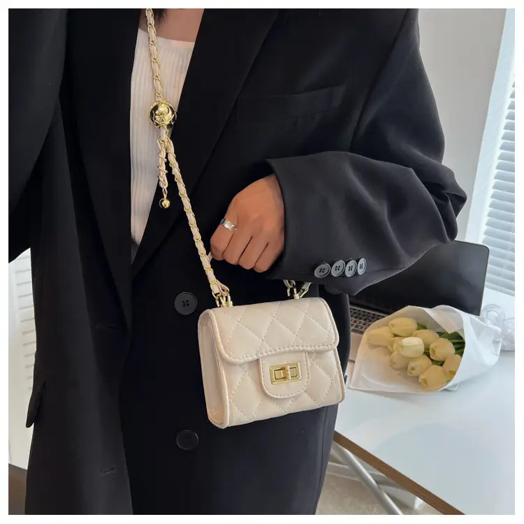 Black Quilted Chain Shoulder Bag for Women — feature 25
