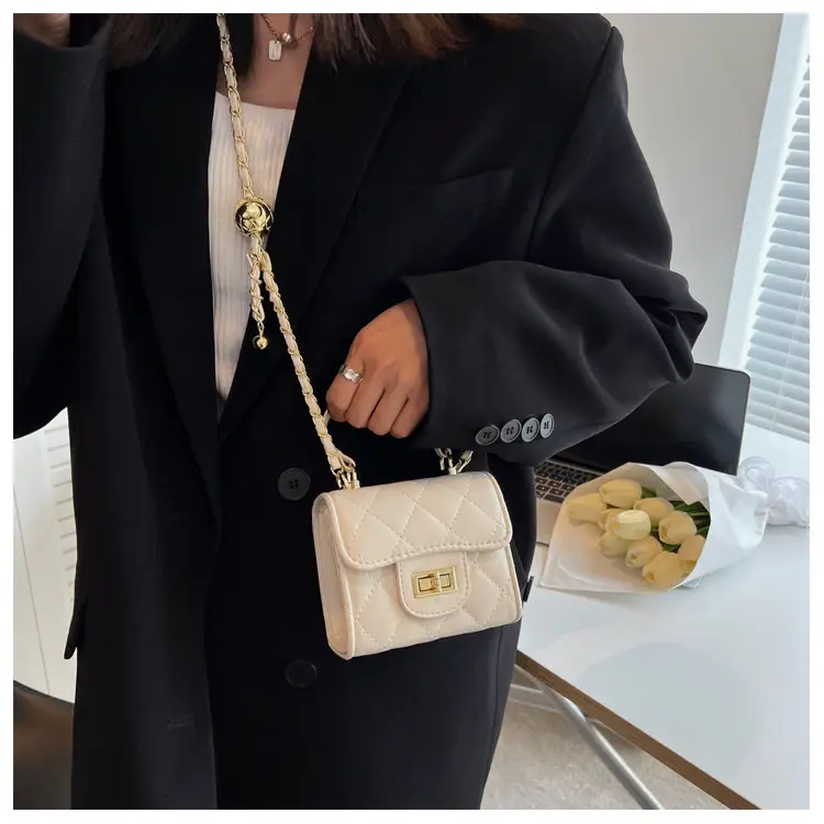 Black Quilted Chain Shoulder Bag for Women — feature 26
