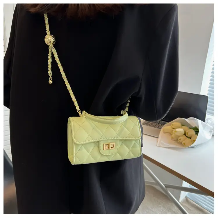 Black Quilted Chain Shoulder Bag for Women - Image 5