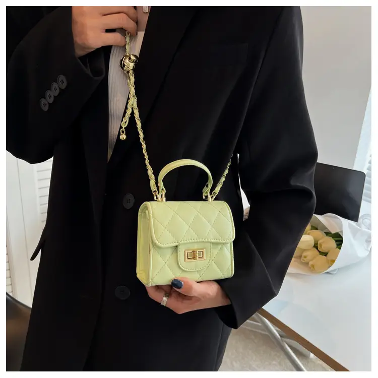 Black Quilted Chain Shoulder Bag for Women - Image 6
