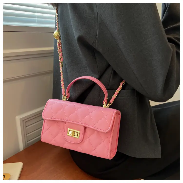 Black Quilted Chain Shoulder Bag for Women - Image 7