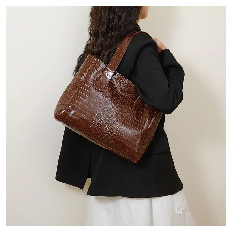 Red Croc PU Leather Crossbody Bag for Women — feature 16