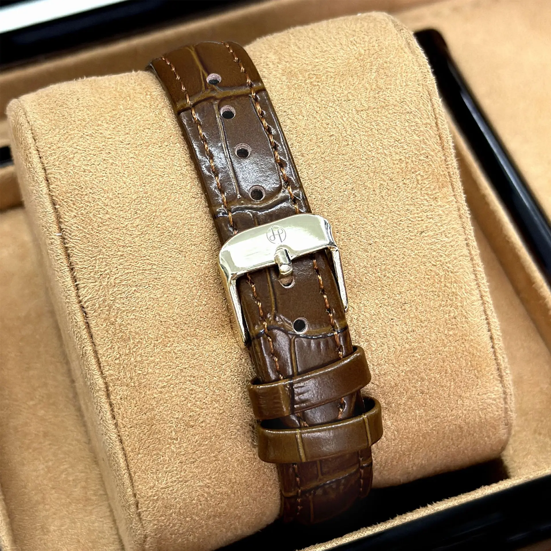 Gold Diamond Women's Quartz Watch with Brown Leather Strap - Image 5