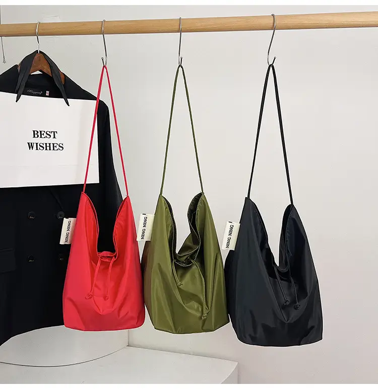 Women Red Nylon Shoulder Bag Large Capacity 2025 — feature 15