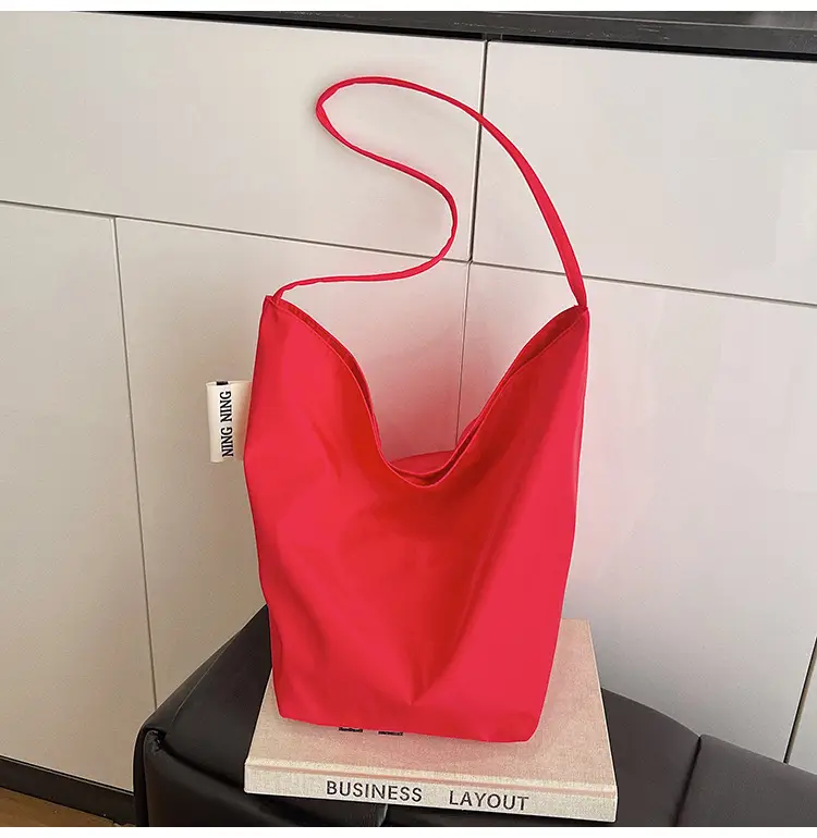 Women Red Nylon Shoulder Bag Large Capacity 2025 — feature 16