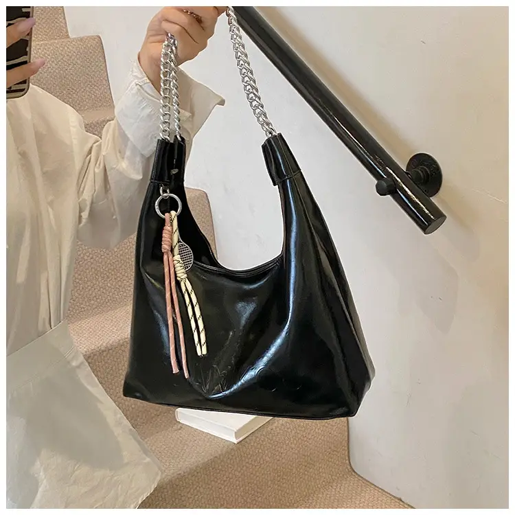 Large Capacity Women's White Leather Tote Bag with Chain Strap — feature 13