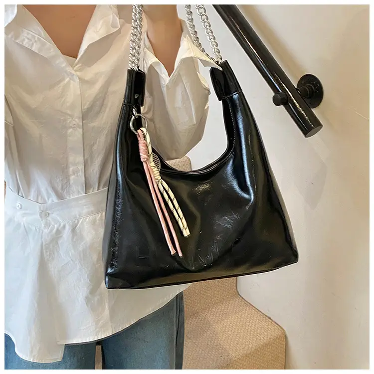 Large Capacity Women's White Leather Tote Bag with Chain Strap — feature 15