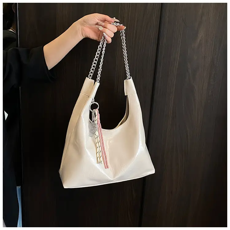 Large Capacity Women's White Leather Tote Bag with Chain Strap — feature 19