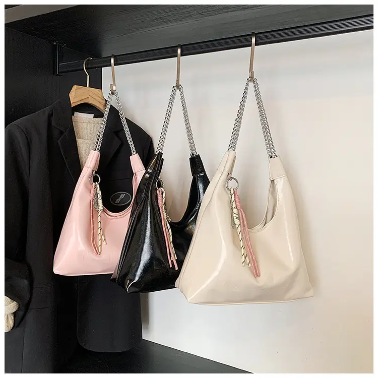 Large Capacity Women's White Leather Tote Bag with Chain Strap — feature 2