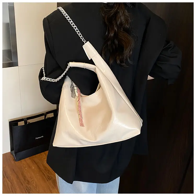 Large Capacity Women's White Leather Tote Bag with Chain Strap — feature 23