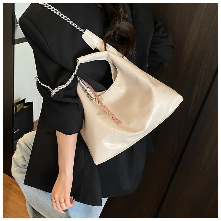 Large Capacity Women's White Leather Tote Bag with Chain Strap — feature 24
