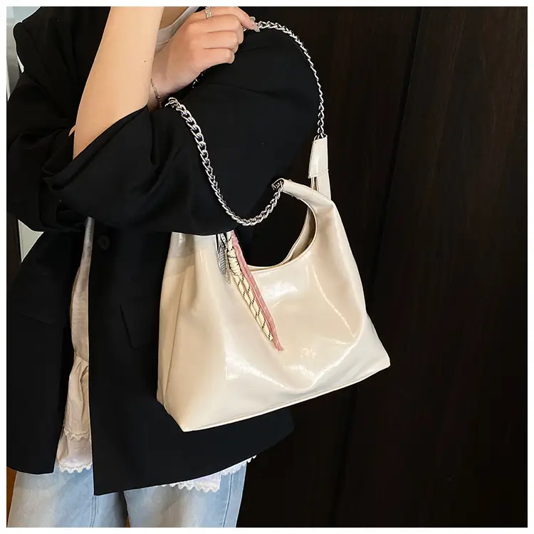 Large Capacity Women's White Leather Tote Bag with Chain Strap — feature 25