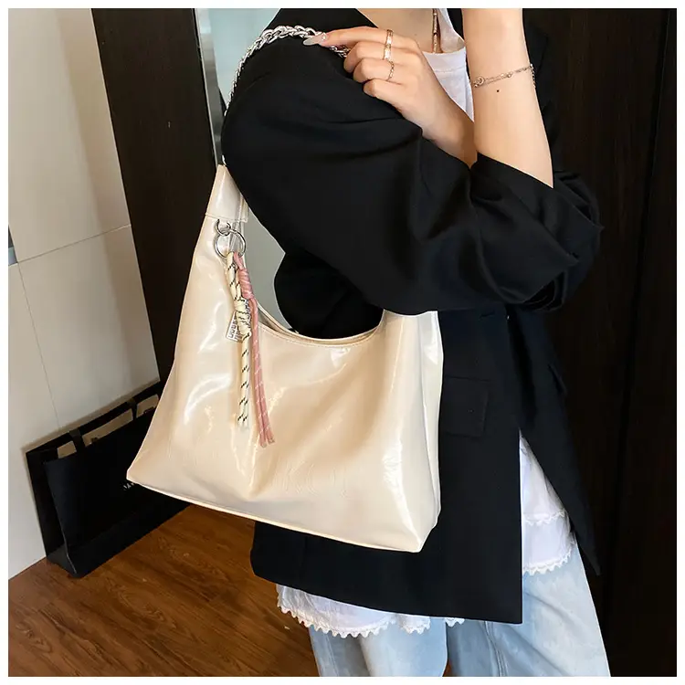Large Capacity Women's White Leather Tote Bag with Chain Strap — feature 26