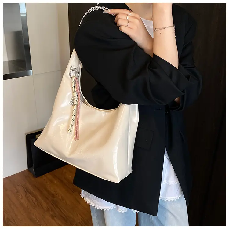 Large Capacity Women's White Leather Tote Bag with Chain Strap — feature 27