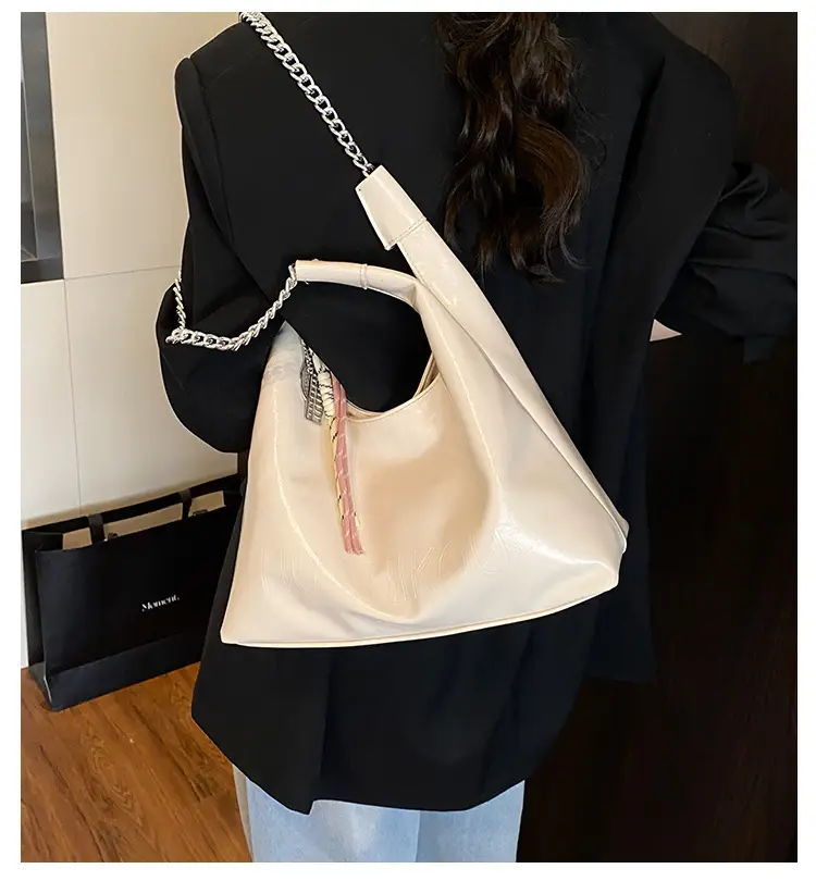 Large Capacity Women's White Leather Tote Bag with Chain Strap — feature 3