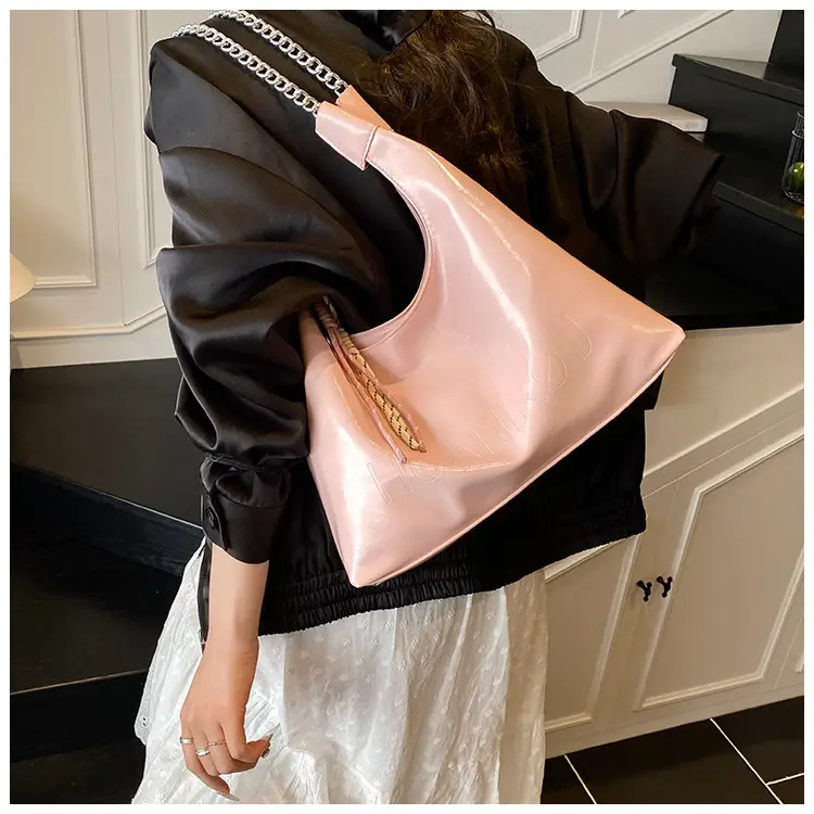 Large Capacity Women's White Leather Tote Bag with Chain Strap — feature 32