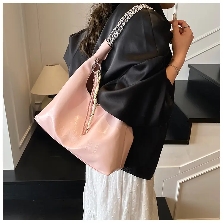 Large Capacity Women's White Leather Tote Bag with Chain Strap — feature 33