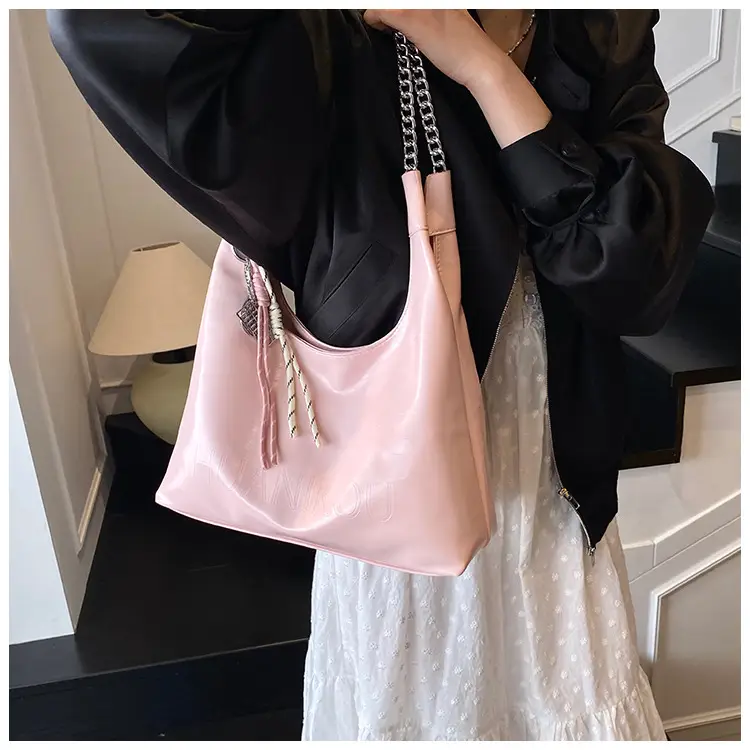 Large Capacity Women's White Leather Tote Bag with Chain Strap — feature 34