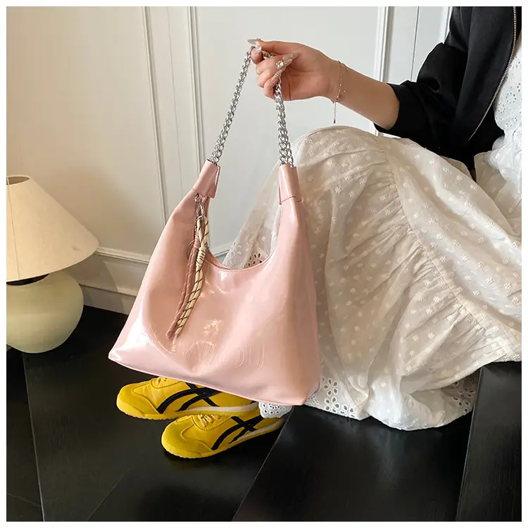 Large Capacity Women's White Leather Tote Bag with Chain Strap — feature 36