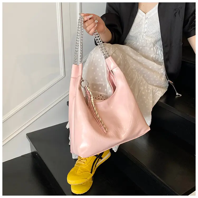 Large Capacity Women's White Leather Tote Bag with Chain Strap — feature 37