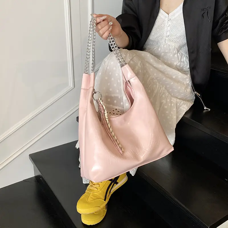 Large Capacity Women's White Leather Tote Bag with Chain Strap - Image 2