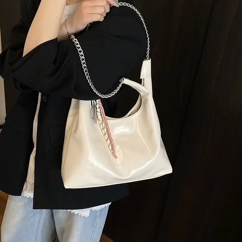 Large Capacity Women's White Leather Tote Bag with Chain Strap - Image 3
