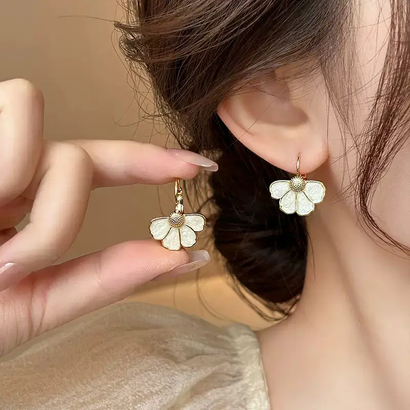 Women's Flower Earrings Light Luxury 2025 New β feature 3