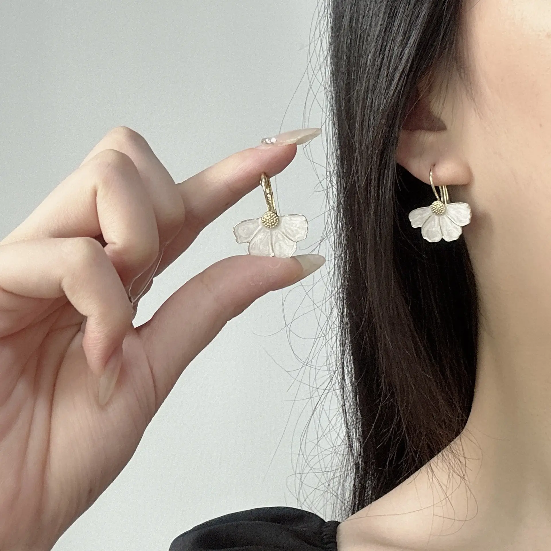 Women's Flower Earrings Light Luxury 2025 New β feature 9