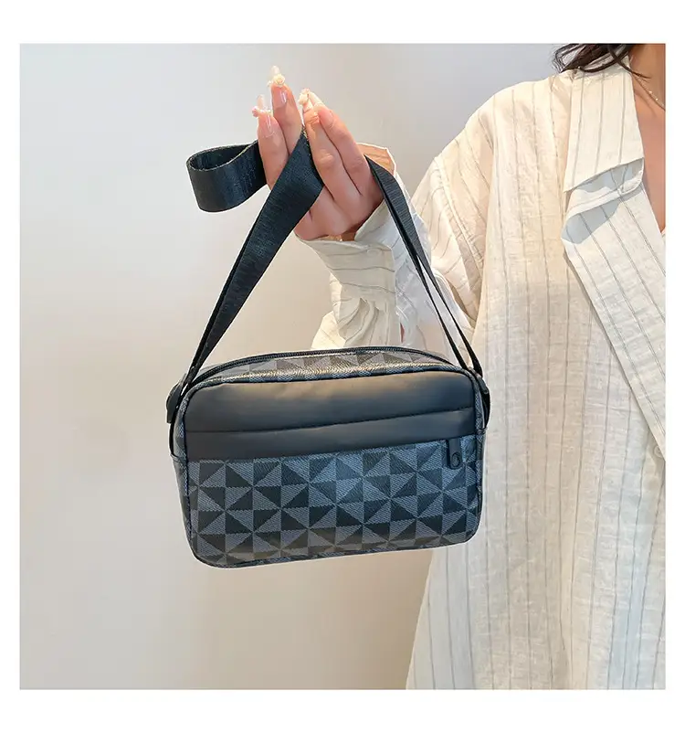 Women's Black GG Pattern Shoulder Bag 2025 — feature 12