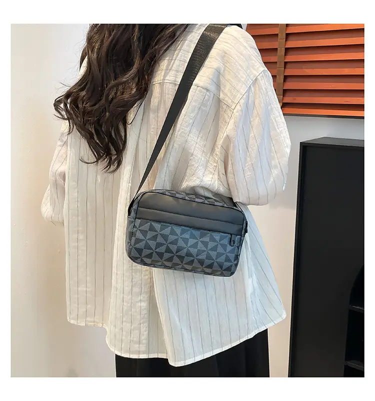 Women's Black GG Pattern Shoulder Bag 2025 — feature 13