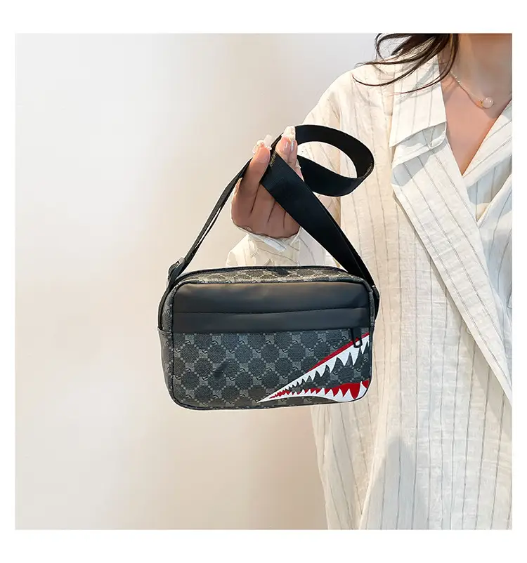 Women's Black GG Pattern Shoulder Bag 2025 — feature 18