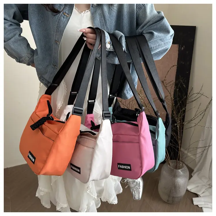 Women's Large Capacity Crossbody Bag White Black — feature 22
