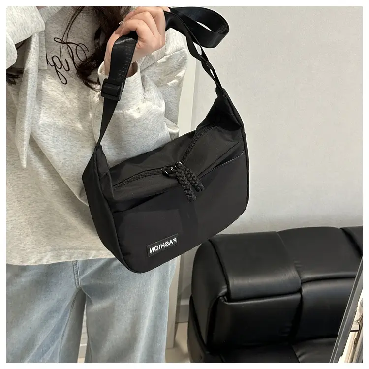 Women's Large Capacity Crossbody Bag White Black — feature 8